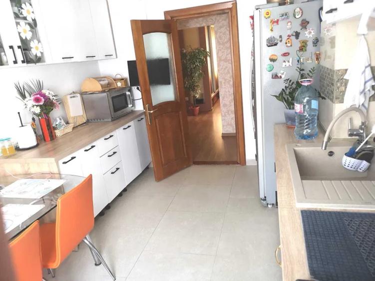 Apartament cu 4 camere decomandat, mobilat în Central