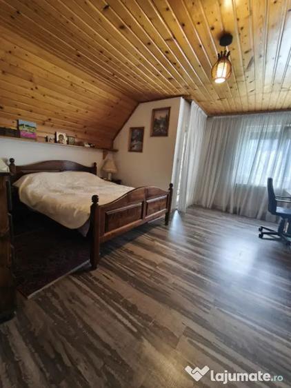 Casă cu 5 camere cu Teren 1500 Mp în Central