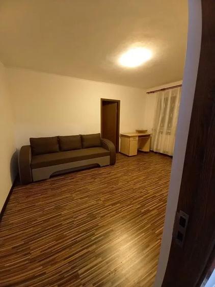 Apartament cu 2 camere semidecomandat, mobilat în Nord