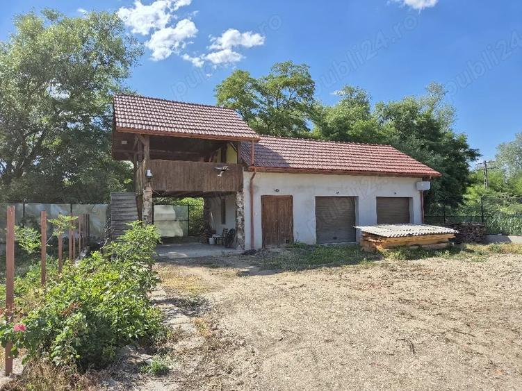 Casă cu Teren 1459 Mp în Central