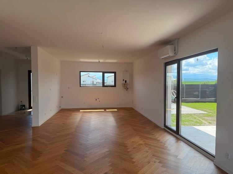 Casă individuală cu 3 camere cu Teren 509 Mp în Hălchiu