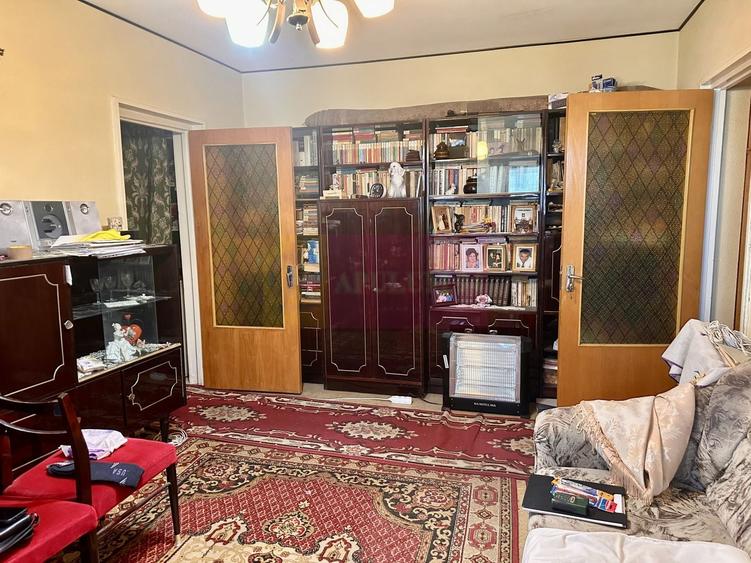Apartament cu 3 camere decomandat în Iancului
