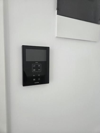 Apartament cu 3 camere decomandat în Tractorul