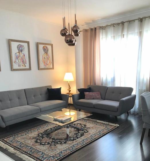 Apartament cu 3 camere semidecomandat, mobilat în Băneasa