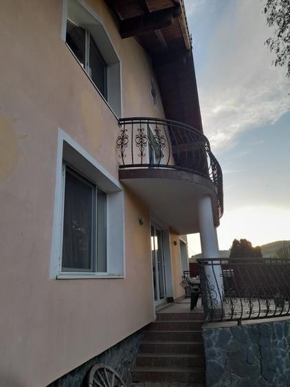 Casă cu 4 camere cu Teren 470 Mp în Bărdești