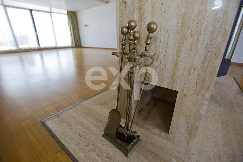 Apartament cu 4 camere decomandat, mobilat în Capitale