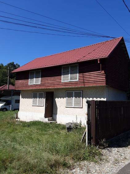 Casă individuală cu 4 camere cu Teren 2256 Mp în Gârcina