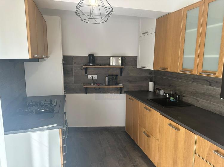 Apartament cu 4 camere decomandat, mobilat în Cotroceni