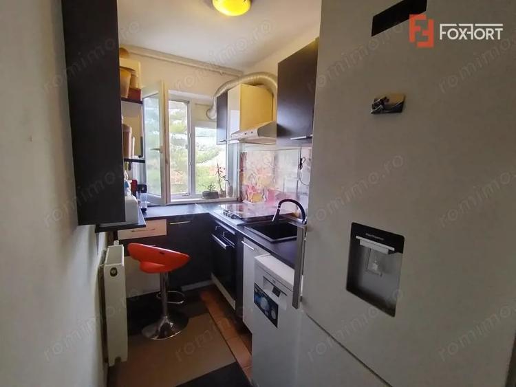 Apartament cu 4 camere semidecomandat, mobilat în Spitalul Județean