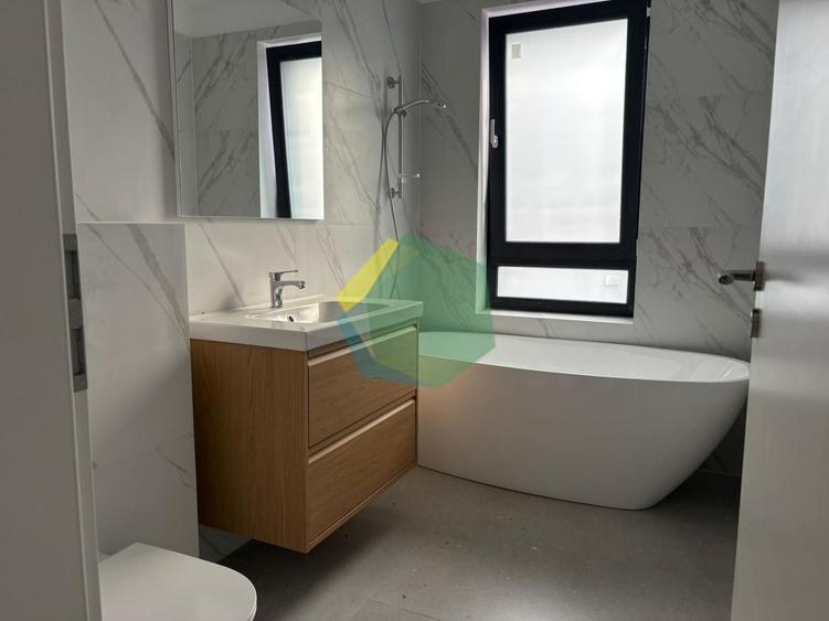 Duplex cu 5 camere cu Canalizare în Central