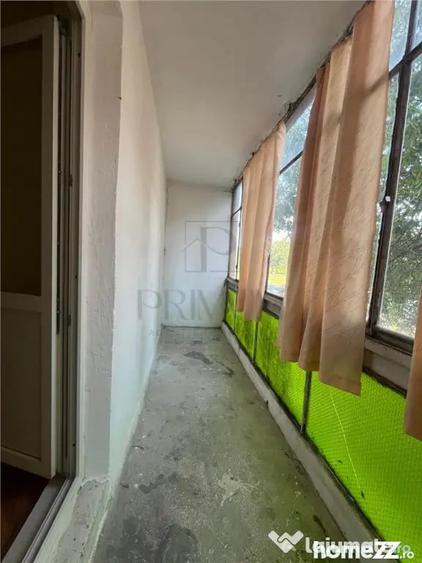 Apartament cu 4 camere semidecomandat în Soarelui