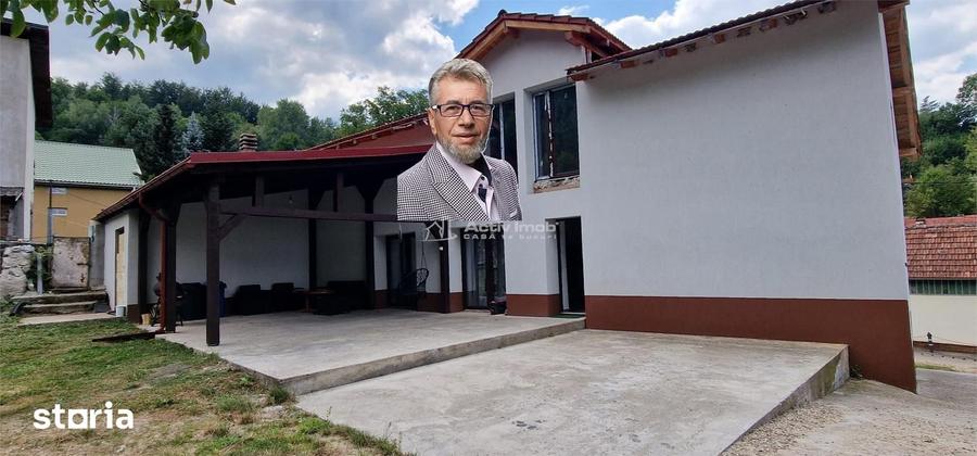 Casă cu 4 camere cu Teren 878 Mp în Sud