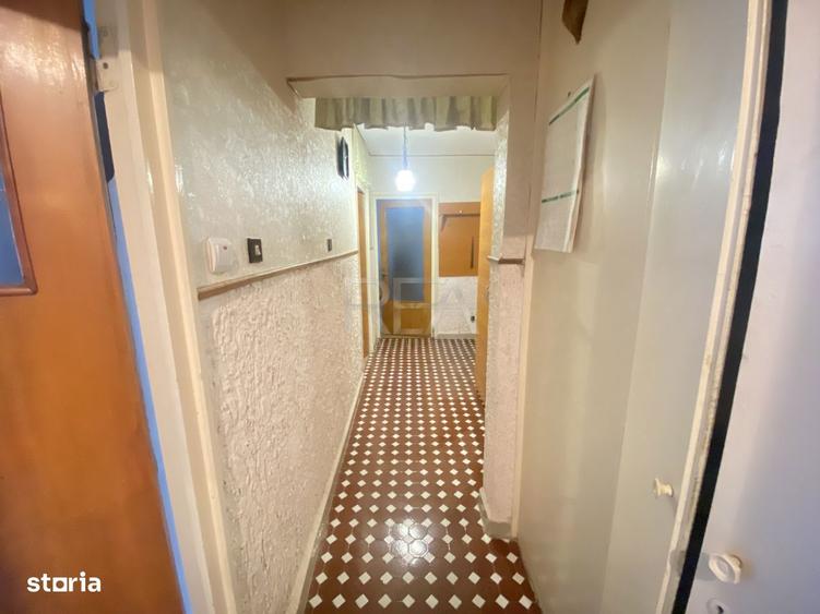 Apartament cu 3 camere semidecomandat, mobilat în Rahova