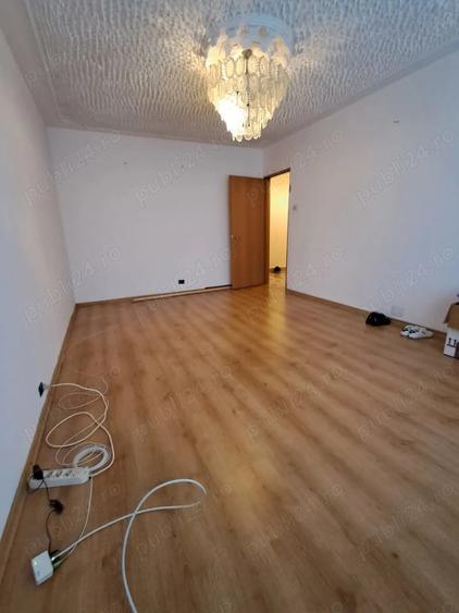 Apartament cu 3 camere decomandat în Tomești