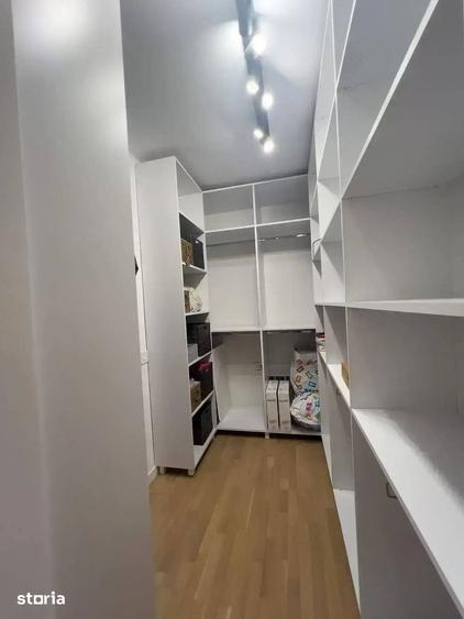 Casă cu 5 camere cu Teren 430 Mp în Mogoșoaia