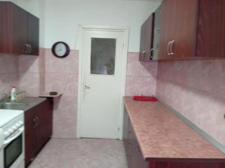 Apartament cu 3 camere semidecomandat în Complex Studențesc