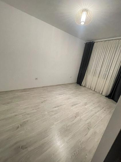 Apartament cu 3 camere semidecomandat în Valea Lupului