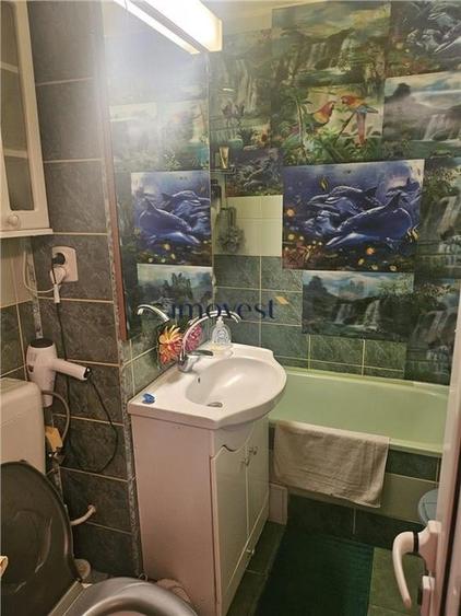 Apartament cu 4 camere decomandat în Micro 16
