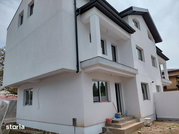 Casă cu 7 camere cu Teren 200 Mp în Central