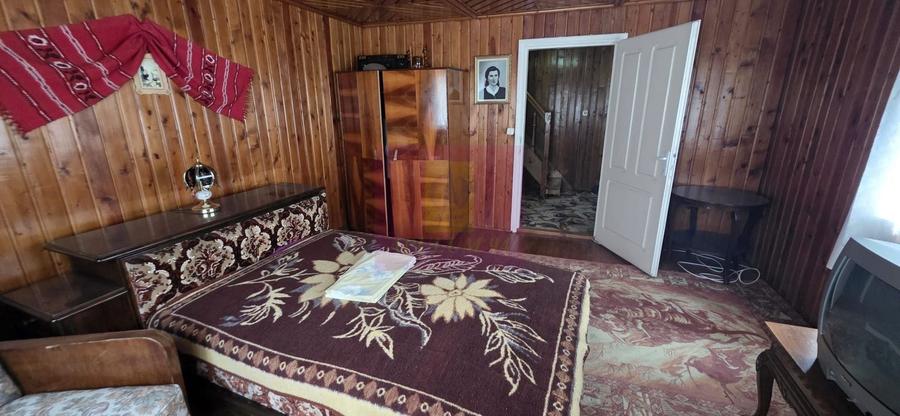 Casă individuală cu 9 camere cu Canalizare în Nord