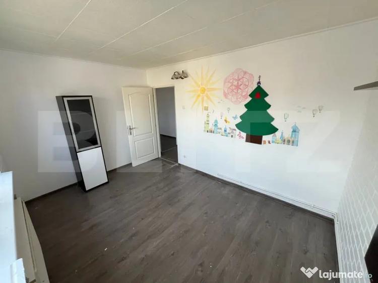 Apartament cu 2 camere semidecomandat, mobilat în Micro 11