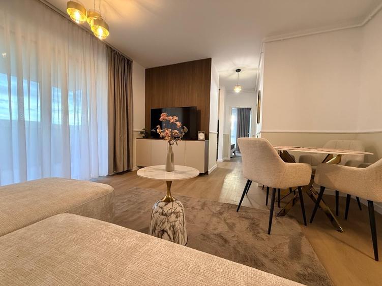 Apartament cu 3 camere semidecomandat în Florești