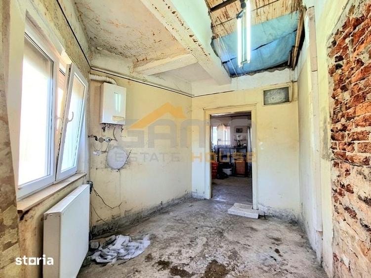 Casă cu 5 camere cu Teren 100 Mp în Drăgășani
