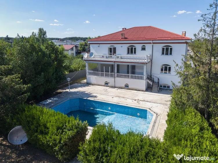 Casă cu 7 camere cu Teren 5000 Mp în Corbeanca