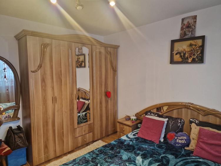 Casă cu 2 camere decomandat în Precista
