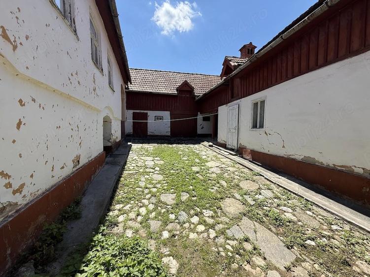 Casă cu 4 camere cu Teren 400 Mp în Poiana Sibiului