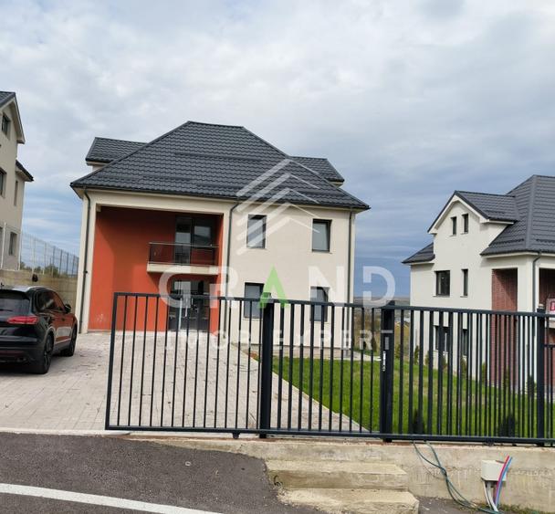 Casă individuală cu 4 camere cu Canalizare în Dezmir