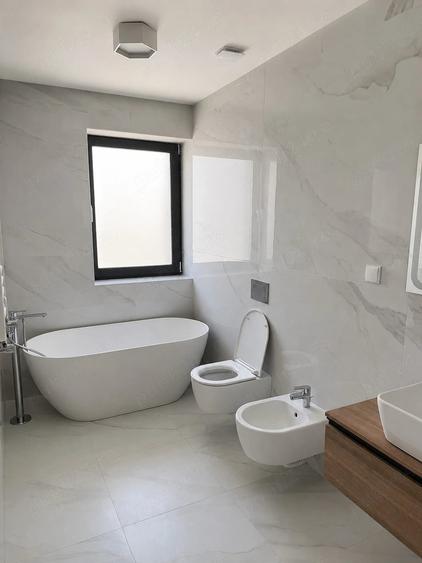 Casă cu 5 camere cu Teren 236 Mp în Central