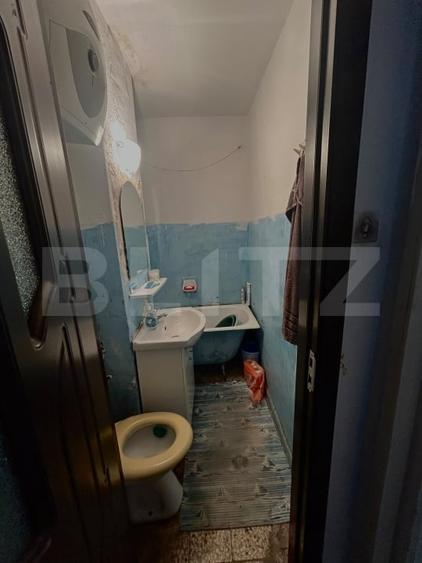 Apartament cu 2 camere semidecomandat, mobilat în Titu