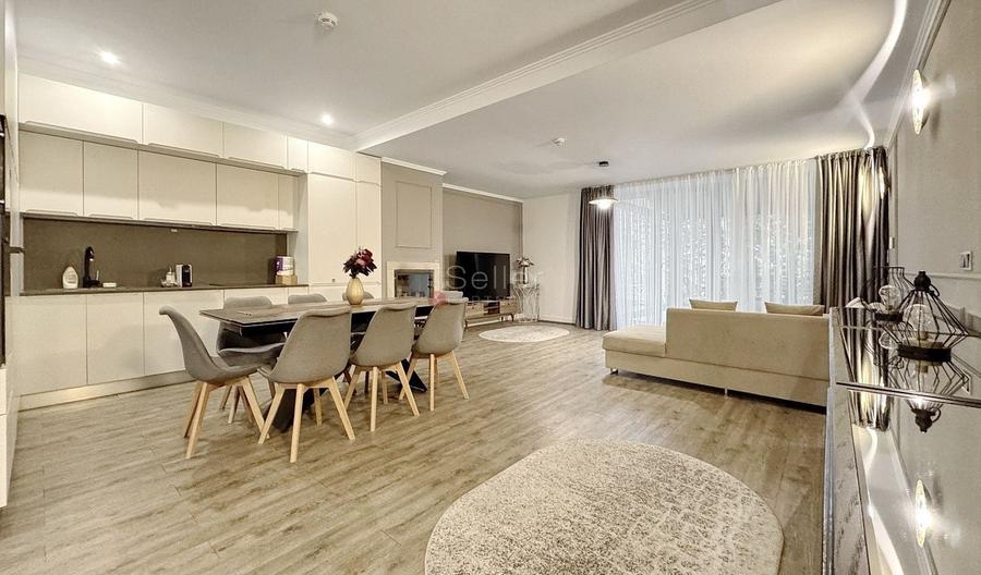 Apartament cu 4 camere decomandat, mobilat în Poiana Brașov