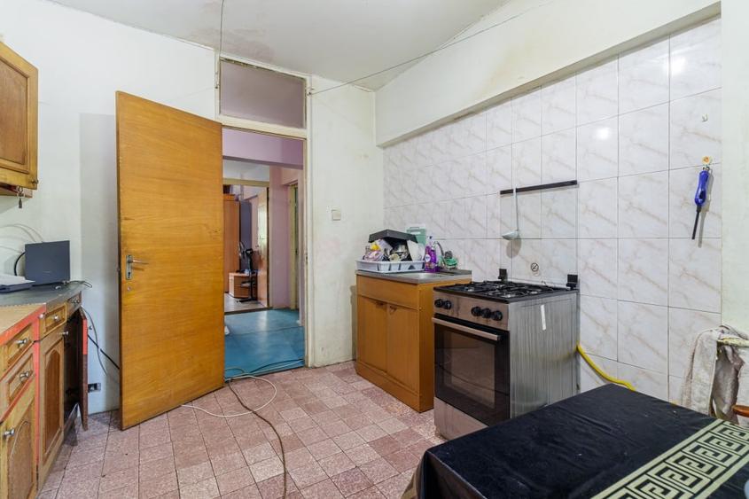 Apartament cu 3 camere decomandat în Sebastian