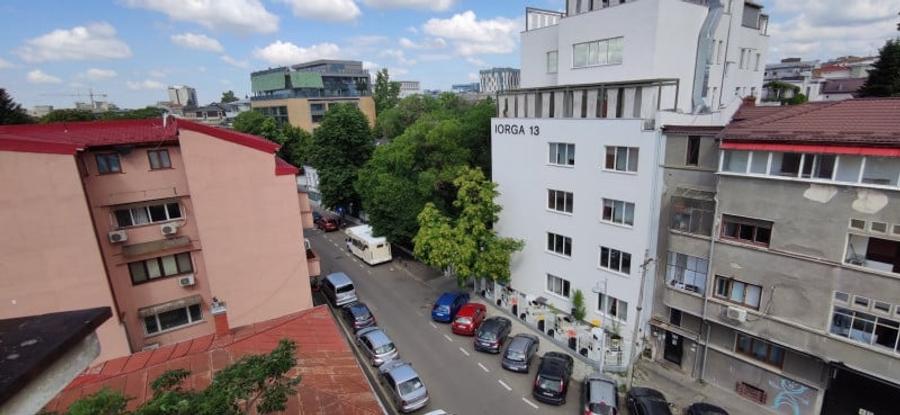 Apartament cu 4 camere nedecomandat, mobilat în Dacia