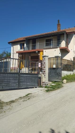 Casă individuală cu 4 camere cu Canalizare în Răscruci