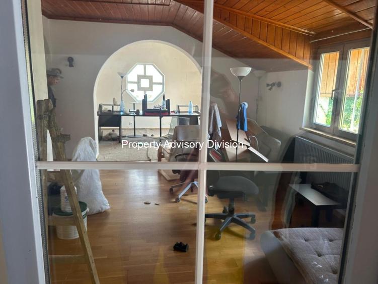 Casă cu 8 camere cu Teren 325 Mp în 1 Mai