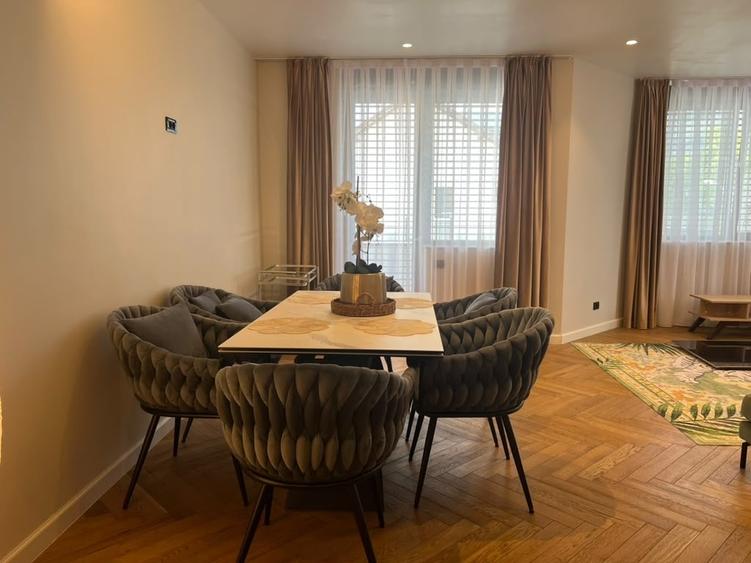 Apartament cu 4 camere decomandat în Herăstrău
