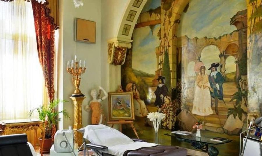 Casă cu 17 camere cu Teren 1000 Mp în P-ța Romană