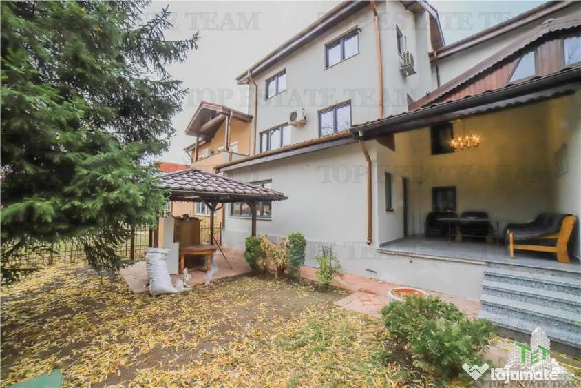 Casă cu 7 camere cu Teren 300 Mp în Central