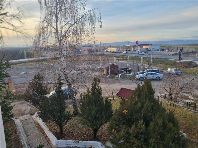 Spațiu comercial, de 400 mp, în Reci