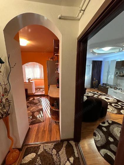 Apartament cu 3 camere decomandat, mobilat în Sărari