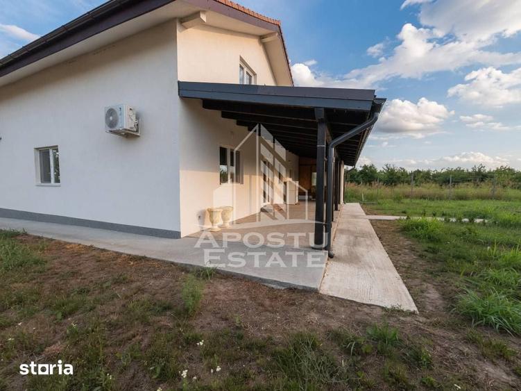 Casă cu 5 camere cu Teren 800 Mp în Pădureni