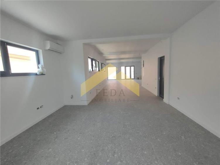 Spațiu comercial, de 400 mp, în Intim