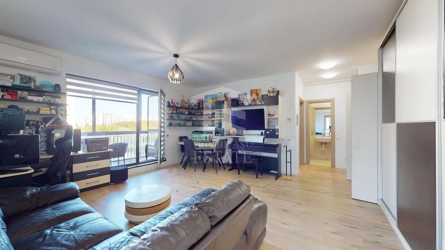 Apartament cu 4 camere semidecomandat, mobilat în Băneasa