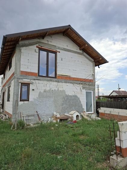 Casă cu 3 camere în Bradu