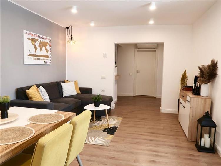 Apartament cu 4 camere decomandat în Decebal