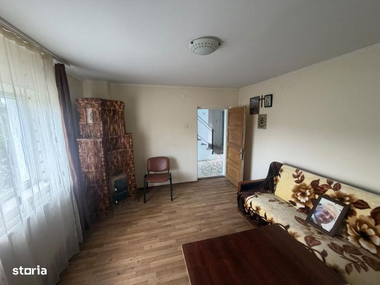 Casă cu 4 camere în Purcăreni