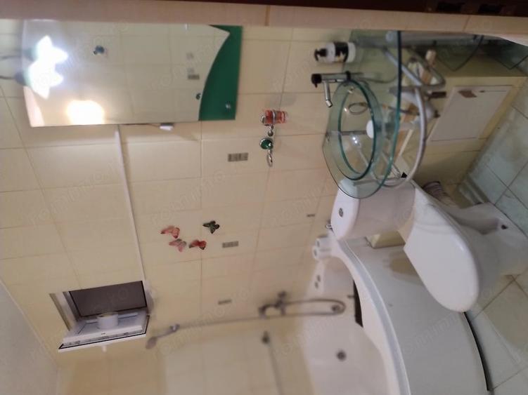 Apartament cu 4 camere decomandat în Mărăței